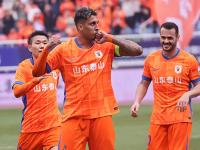 杏彩体育入口-中超红牌！山东泰山队3-1胜武汉三镇！克雷桑进球无效！泽卡两球的简单介绍