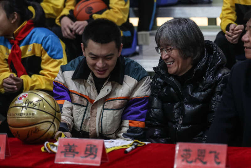 宁波男篮分享校园行视频：让梦想的树苗在孩子内心发芽