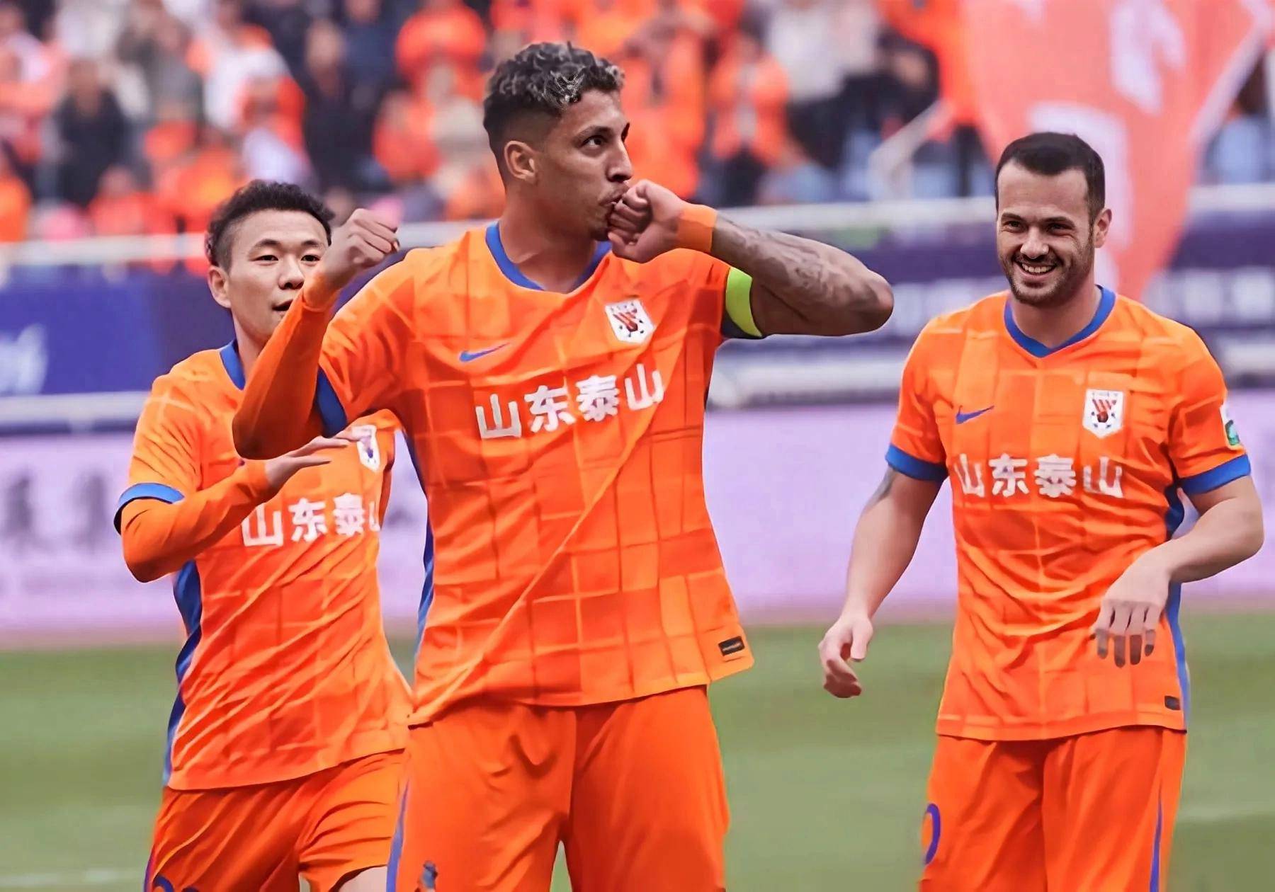 中超红牌！山东泰山队3-1胜武汉三镇！克雷桑进球无效！泽卡两球的简单介绍